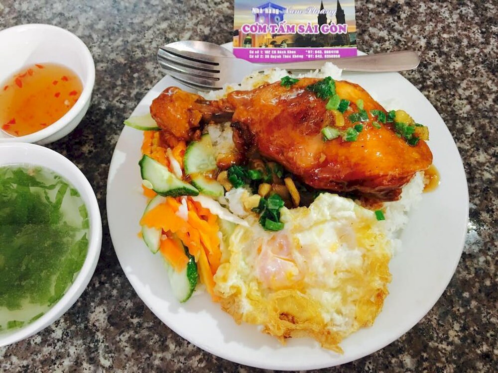 A clean, air-conditioned restaurant delivering rich Saigon-style broken rice with balanced flavors and fresh ingredients